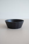 KINTO Alfresco black soup bowl side view.