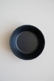 KINTO Alfresco black soup bowl overhead view.