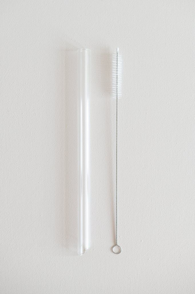 Bubble Tea Glass Straw 21 cm / 8,3″ long and 1,6 cm / 0,63″ diameter.